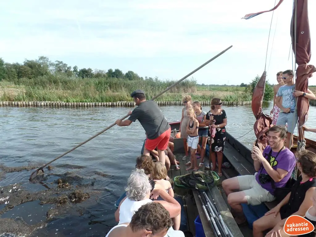 Vakantiehuis in Reeuwijk (Zuid-Holland) voor 44 personen met 2 slaapkamers.