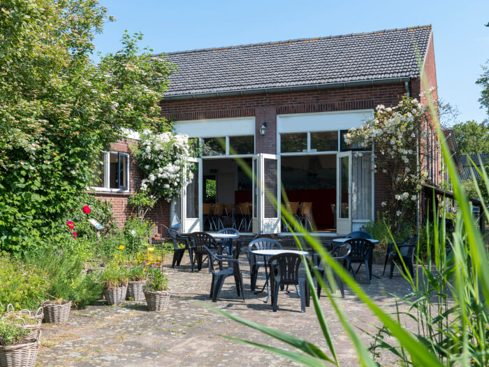 Vakantiehuis in Reeuwijk (Zuid-Holland) voor 44 personen met 2 slaapkamers.