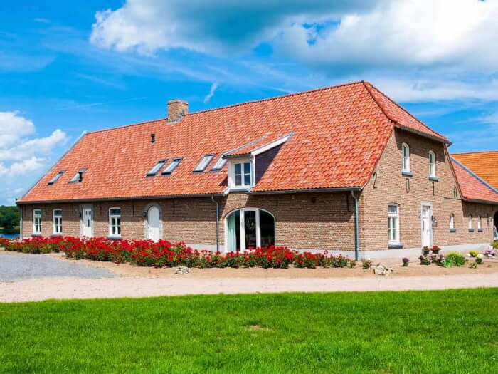 Vakantiehuis in Beesel (Limburg) voor 16 personen met 8 slaapkamers.