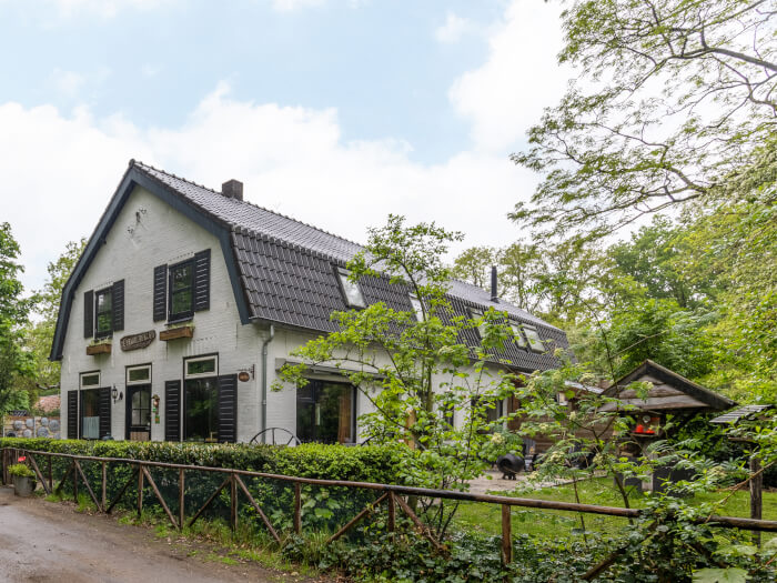 Vakantiehuis in Grave (Noord-Brabant) voor 11 personen met 6 slaapkamers.