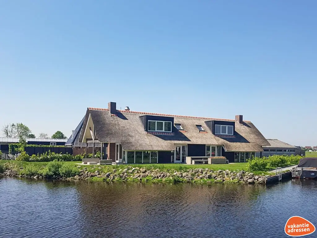 Vakantiehuis in Terkaple (Friesland) voor 16 personen met 8 slaapkamers.
