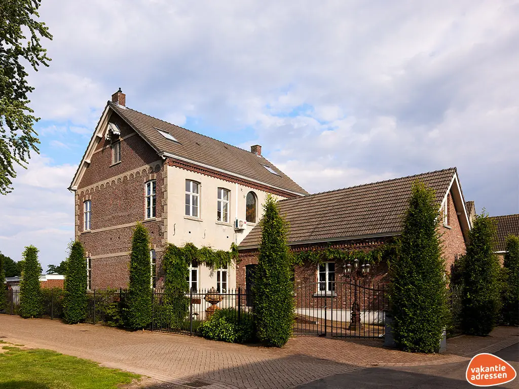 Vakantiehuis in Neer (Limburg) voor 21 personen met 9 slaapkamers.