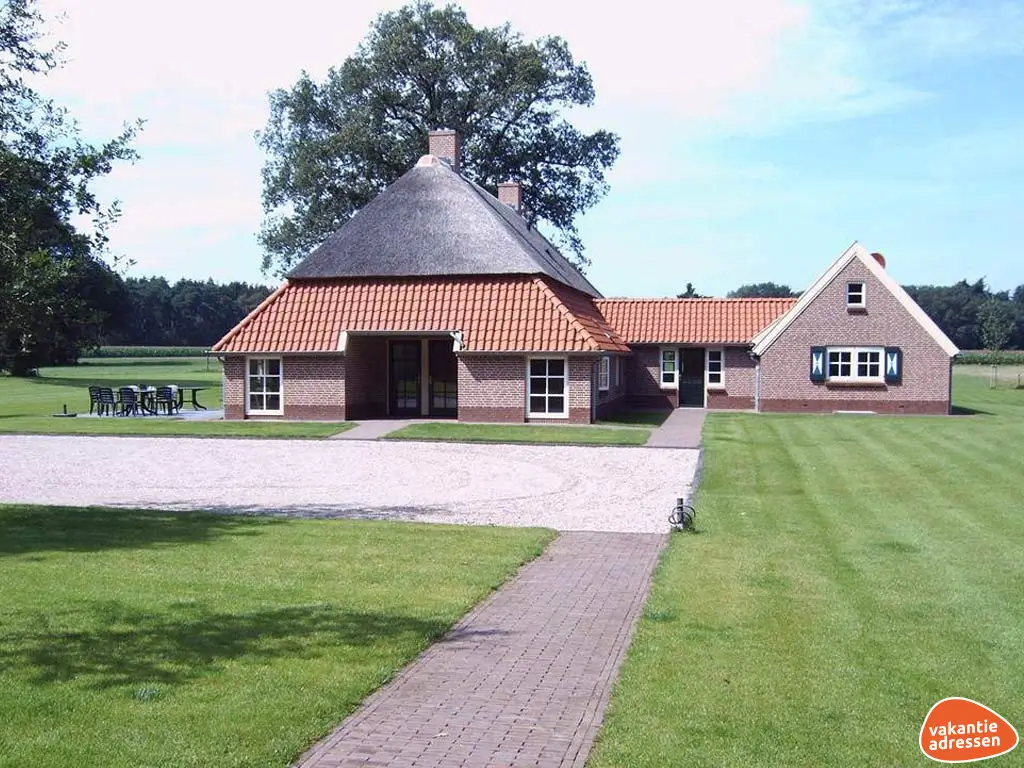 Vakantiehuis in Ommen (Overijssel) voor 19 personen met 8 slaapkamers.