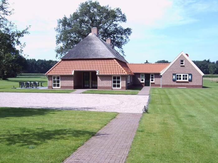 Vakantiehuis in Ommen (Overijssel) voor 19 personen met 8 slaapkamers.