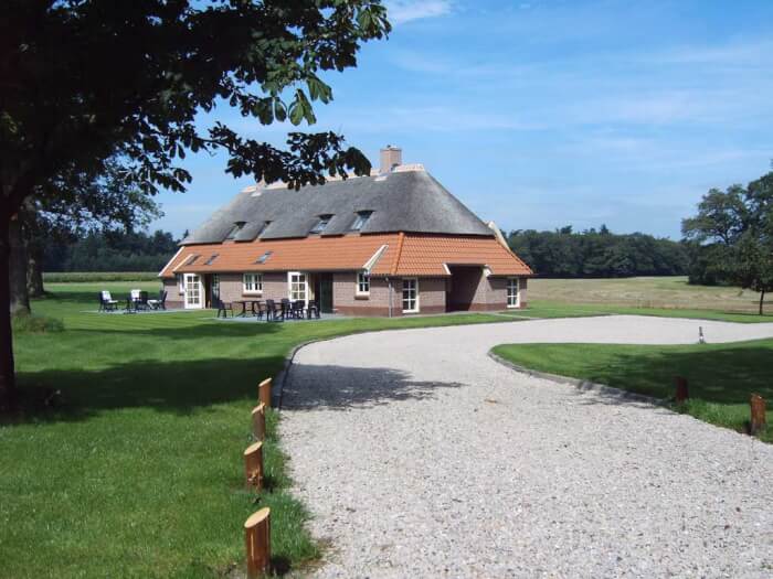 Vakantiehuis in Ommen (Overijssel) voor 19 personen met 8 slaapkamers.