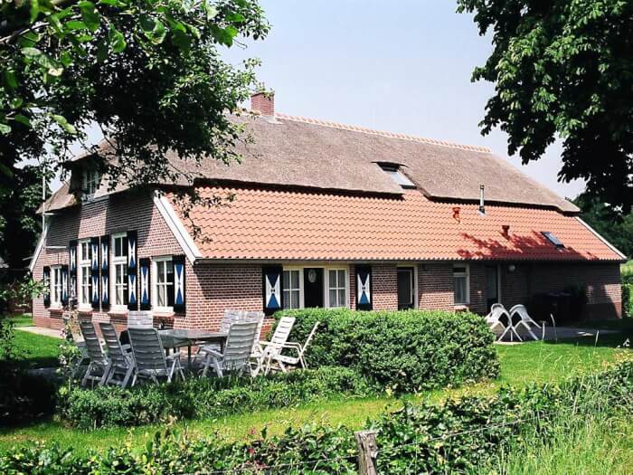 Vakantiehuis in Ommen (Overijssel) voor 16 personen met 6 slaapkamers.