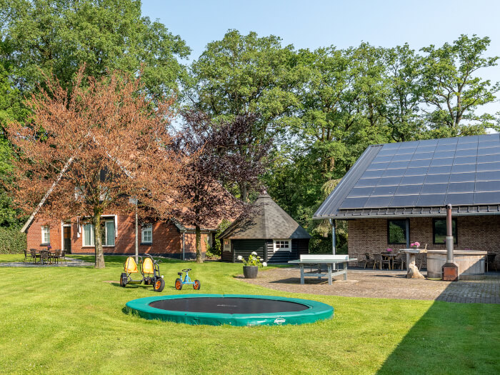 Vakantiehuis in Losser (Overijssel) voor 14 personen met 7 slaapkamers.