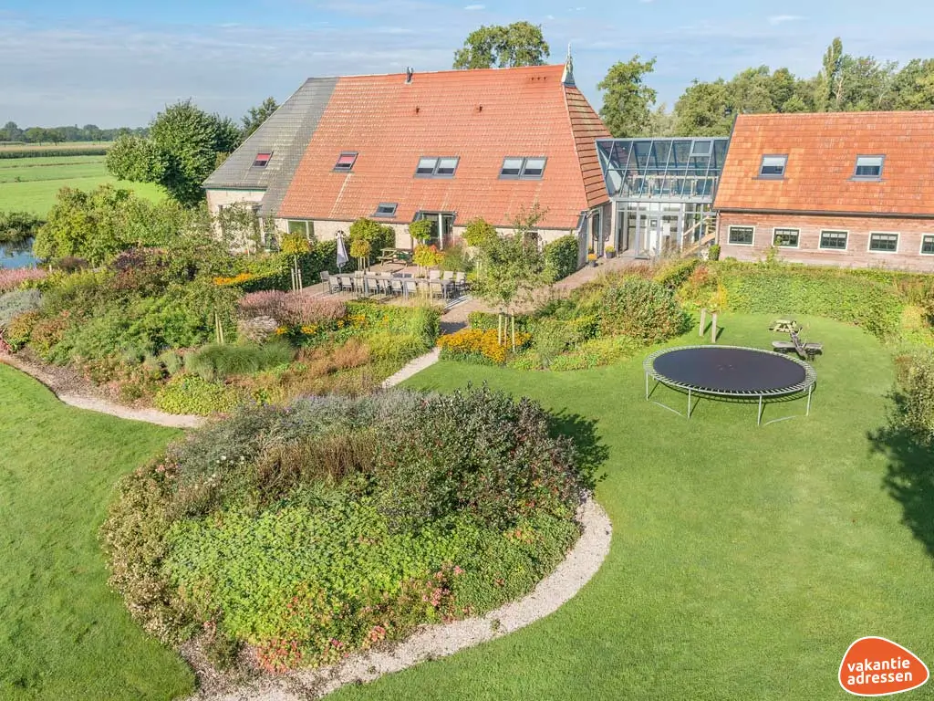 Vakantiehuis in Gorredijk (Friesland) voor 16 personen met 8 slaapkamers.