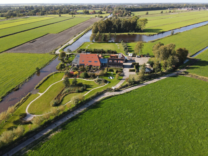 Vakantiehuis in Gorredijk (Friesland) voor 16 personen met 8 slaapkamers.