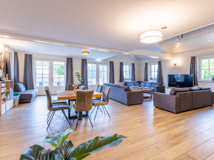 Vakantiehuis in Mill (Noord-Brabant) voor 28 personen met 8 slaapkamers.
