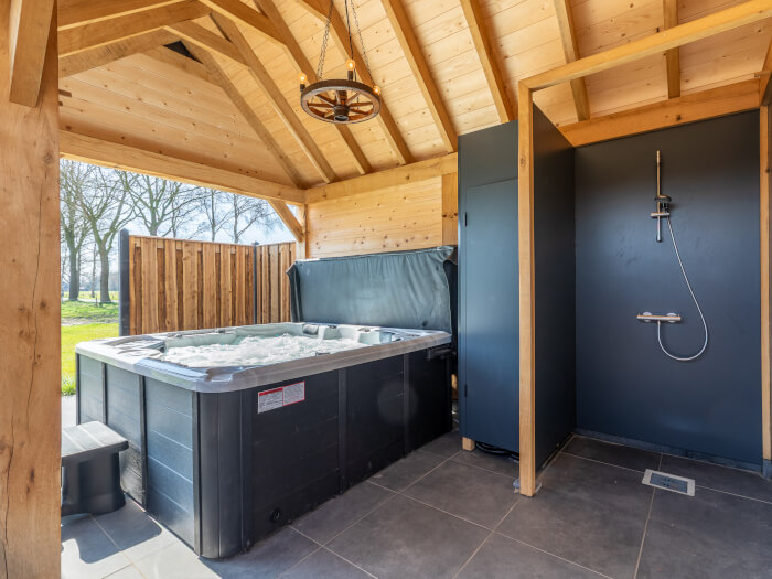 Vakantiehuis in Rheeze (Overijssel) voor 10 personen met 3 slaapkamers.