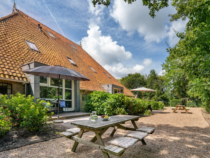 Vakantiehuis in Mantgum (Friesland) voor 18 personen met 9 slaapkamers.