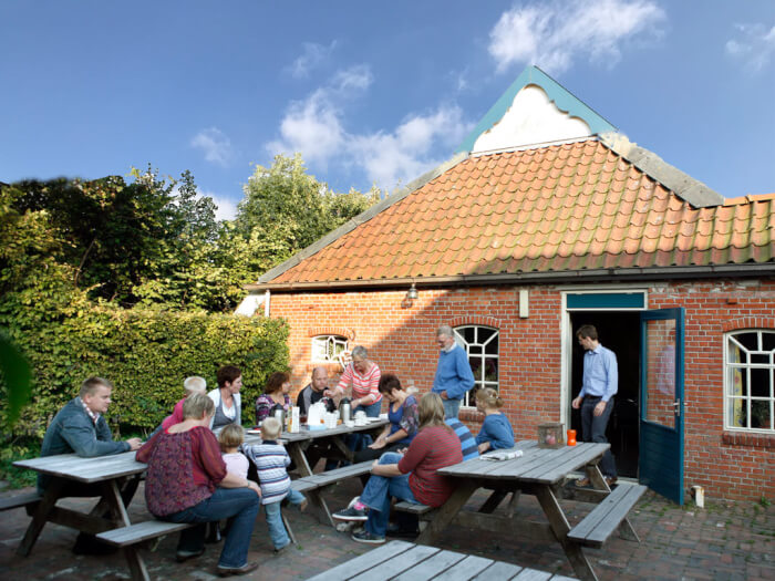 Vakantiehuis in Vierhuizen (Groningen) voor 34 personen met 10 slaapkamers.