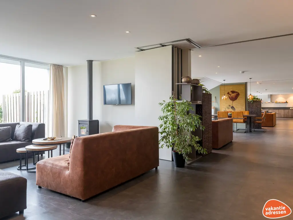 Vakantiehuis in Zuidzande (Zeeland) voor 12 personen met 5 slaapkamers.