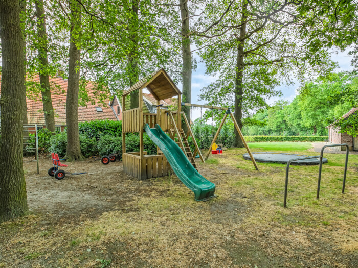 Vakantiehuis in Hezingen (Overijssel) voor 10 personen met 4 slaapkamers.