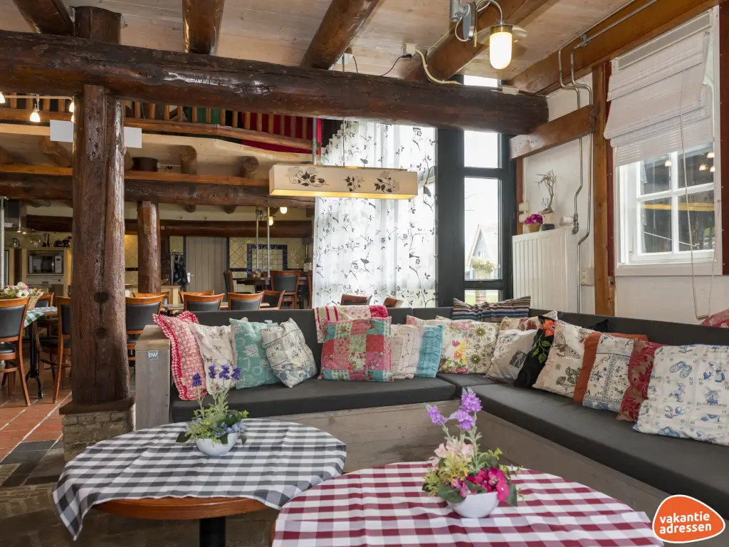 Vakantiehuis in Ottoland (Zuid-Holland) voor 30 personen met 4 slaapkamers.
