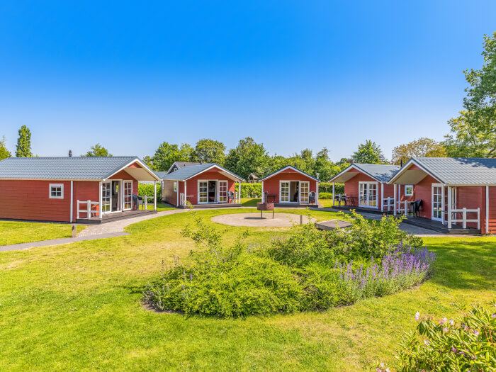 Vakantiehuis in Nunspeet (Gelderland) voor 30 personen met 15 slaapkamers.