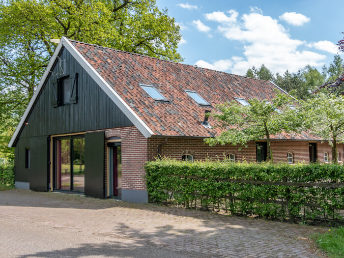 Vakantiehuis in Aalten (Gelderland) voor 18 personen met 8 slaapkamers.
