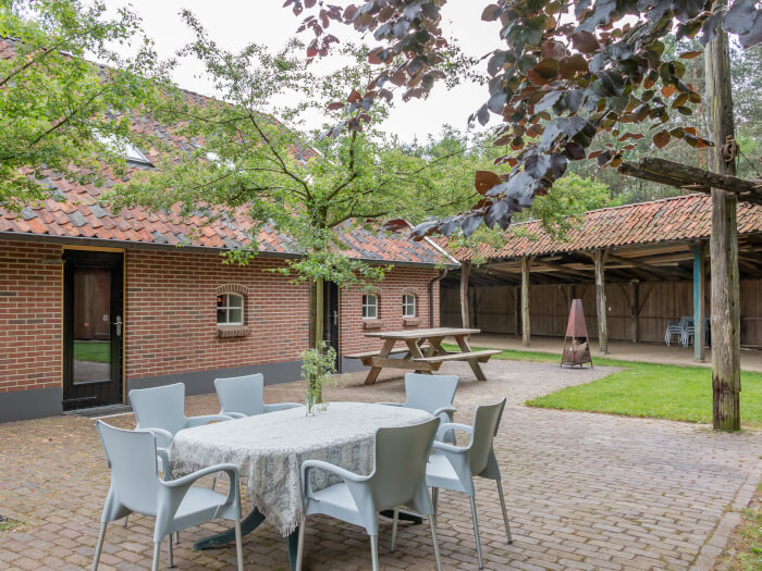 Vakantiehuis in Aalten (Gelderland) voor 18 personen met 8 slaapkamers.