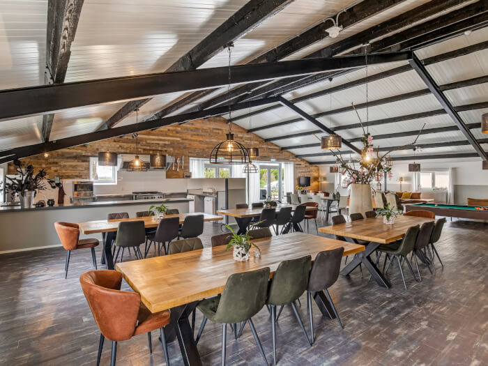 Vakantiehuis in Oosterblokker (Noord-Holland) voor 34 personen met 14 slaapkamers.