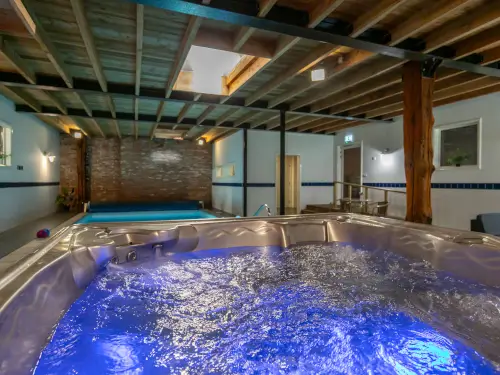Exclusief vakantiehuis met binnenzwembad, bubbelbad en sauna