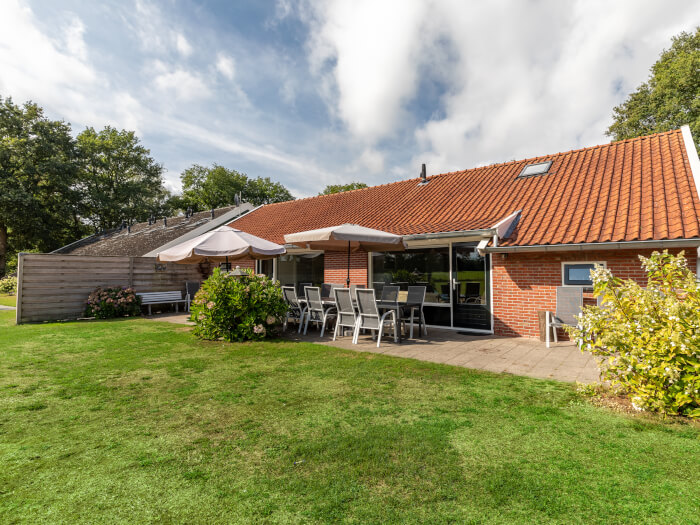 Vakantiehuis in Hezingen (Overijssel) voor 18 personen met 7 slaapkamers.