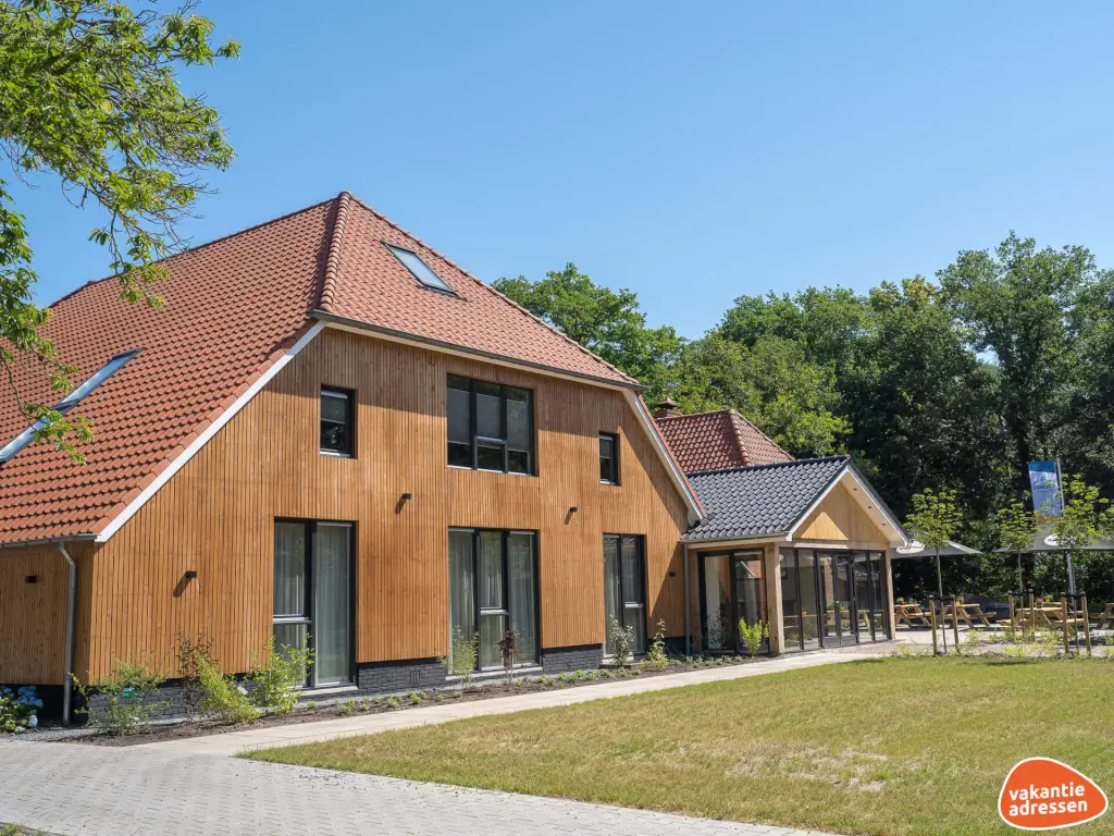 Vakantiehuis in Markelo (Overijssel) voor 24 personen met 9 slaapkamers.
