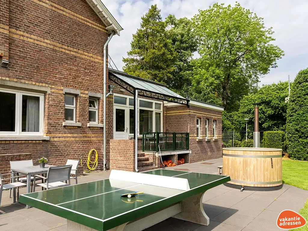 Vakantiehuis in Venray (Limburg) voor 24 personen met 11 slaapkamers.