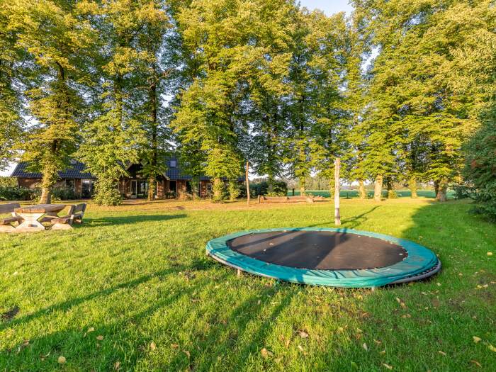Vakantiehuis in Lievelde (Gelderland) voor 34 personen met 17 slaapkamers.