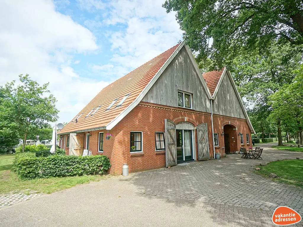 Vakantiehuis in Denekamp (Overijssel) voor 20 personen met 10 slaapkamers.