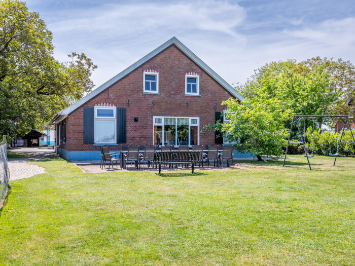 Vakantiehuis in Aalten (Gelderland) voor 18 personen met 9 slaapkamers.