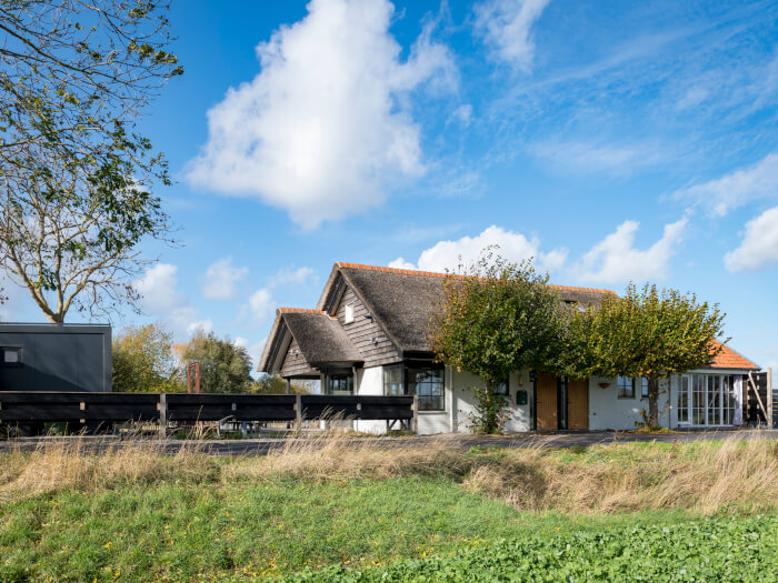 Vakantiehuis in Cadzand (Zeeland) voor 14 personen met 7 slaapkamers.