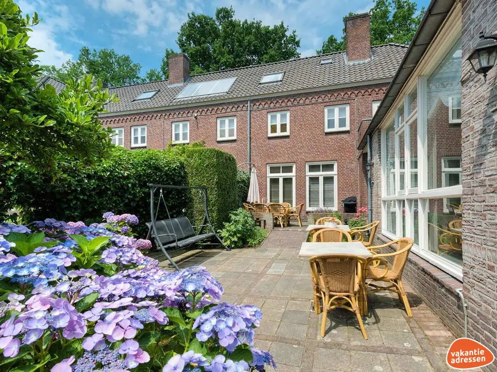 Vakantiehuis in Helenaveen (Noord-Brabant) voor 14 personen met 7 slaapkamers.
