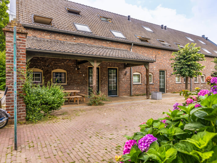 Vakantiehuis in Roermond (Limburg) voor 12 personen met 5 slaapkamers.