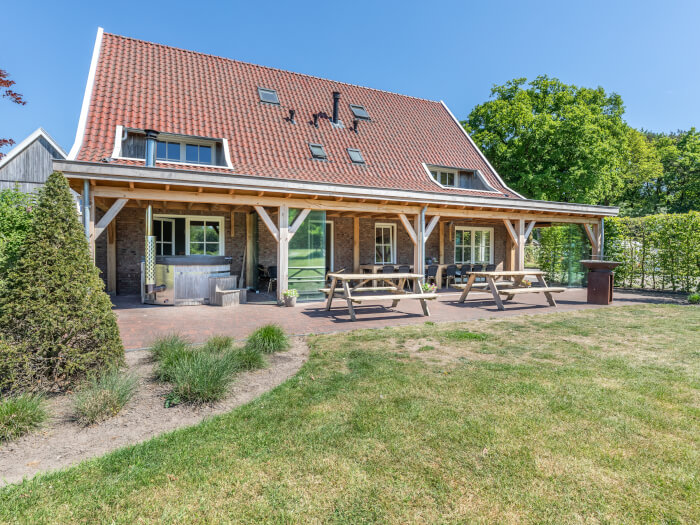 Vakantiehuis in de Lutte (Overijssel) voor 20 personen met 8 slaapkamers.