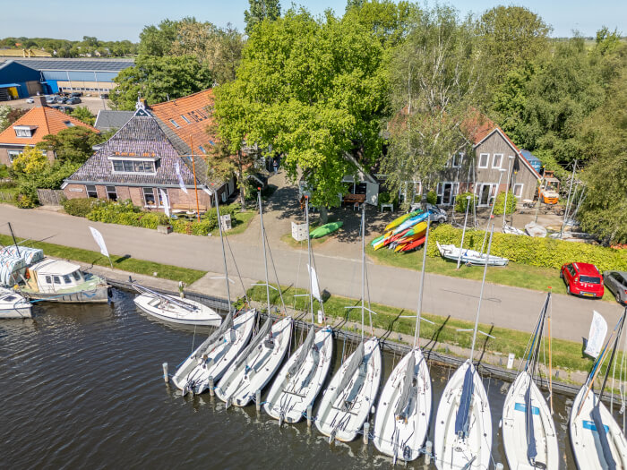 Vakantiehuis in Balk (Friesland) voor 32 personen met 6 slaapkamers.