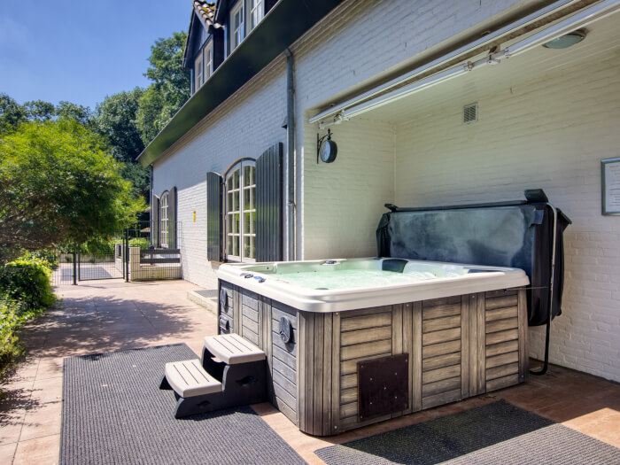 Vakantiehuis in Arcen (Limburg) voor 18 personen met 6 slaapkamers.