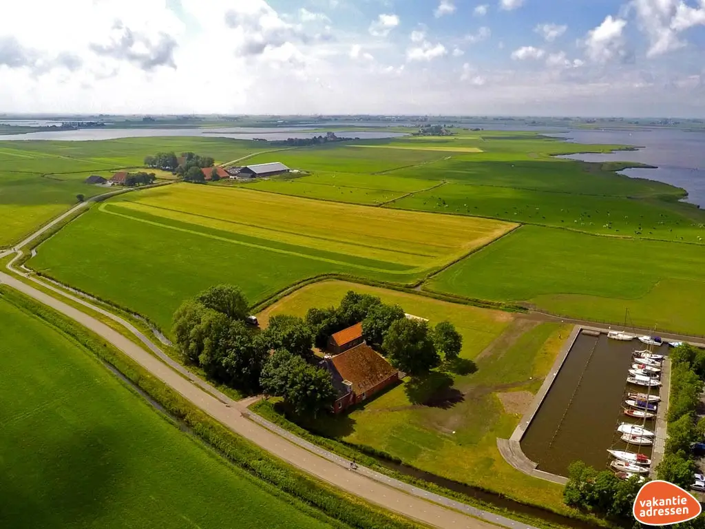 Vakantiehuis in Oudega (Friesland) voor 65 personen met 9 slaapkamers.