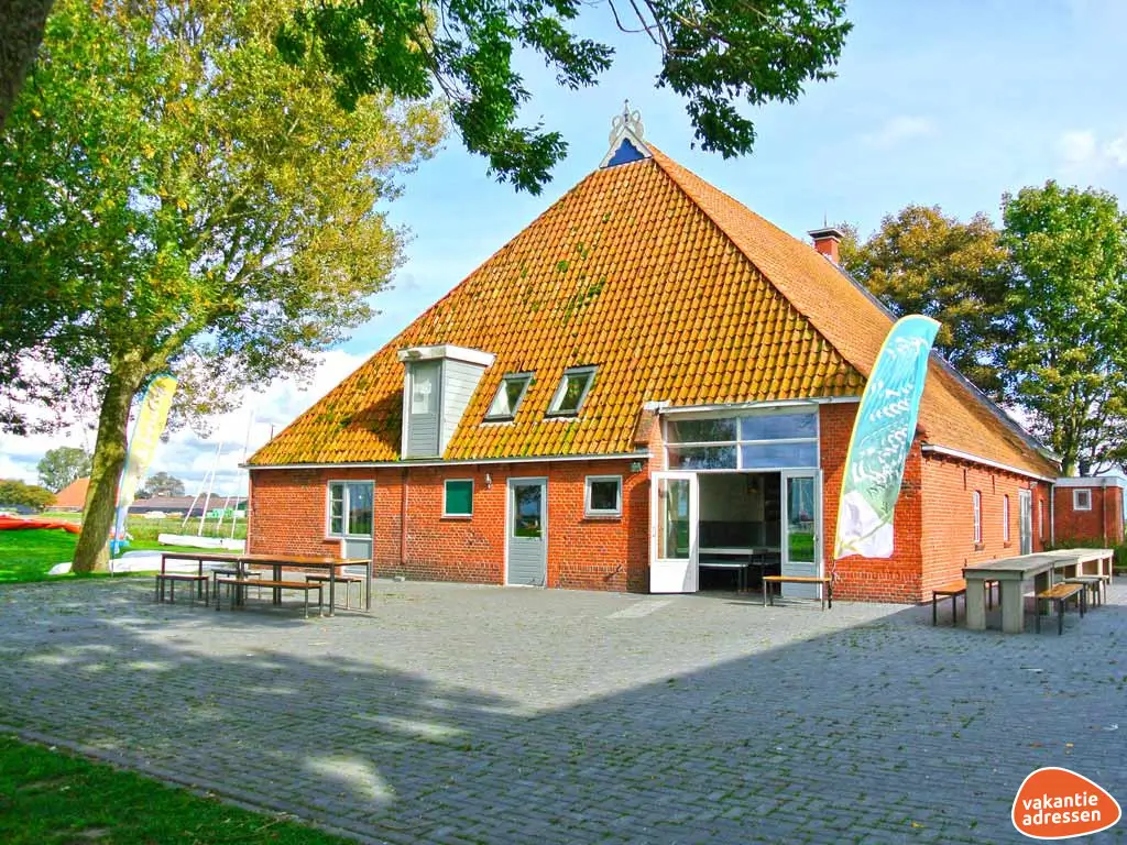Vakantiehuis in Oudega (Friesland) voor 65 personen met 9 slaapkamers.