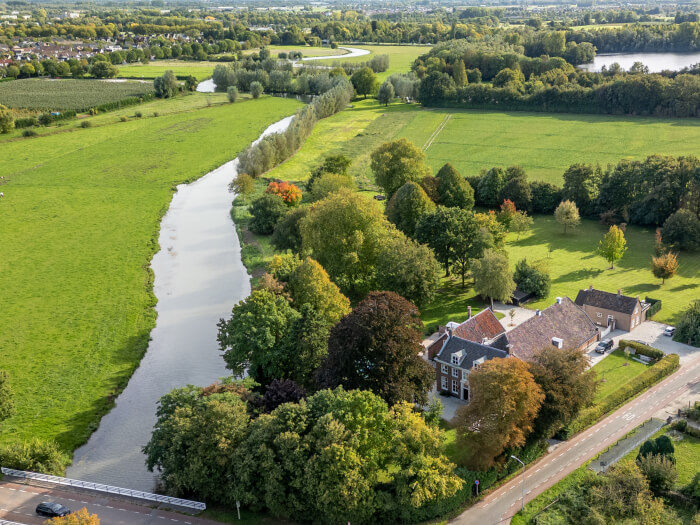 Vakantiehuis in Kerk Avezaath (Gelderland) voor 18 personen met 9 slaapkamers.