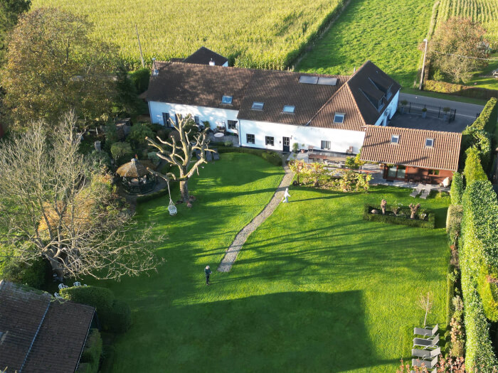 Vakantiehuis in Alken (De Kempen) voor 18 personen met 8 slaapkamers.