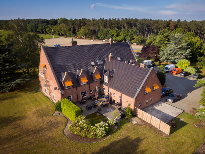 Vakantiehuis in Zelzate (Oost-Vlaanderen) voor 39 personen met 19 slaapkamers.