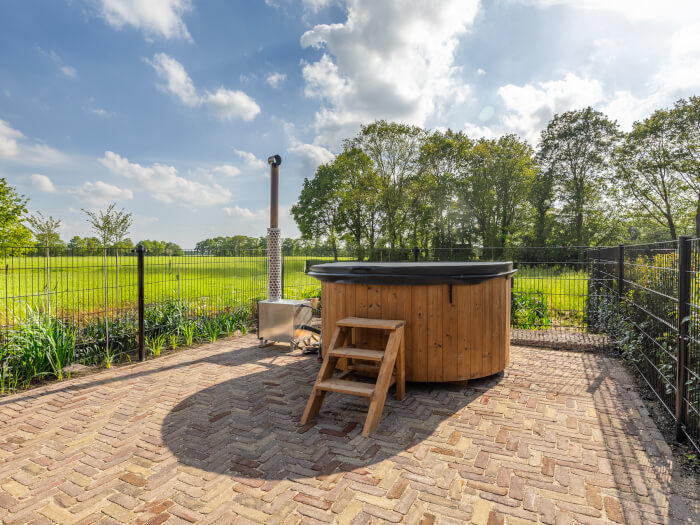 Vakantiehuis in Wapse (Drenthe) voor 20 personen met 9 slaapkamers.