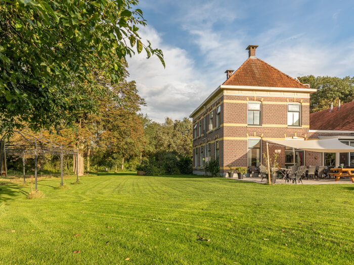 Vakantiehuis in Winterswijk (Gelderland) voor 22 personen met 9 slaapkamers.