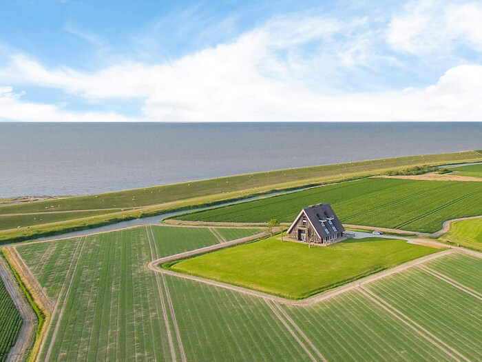 Vakantiehuis in Wierum (Friesland) voor 22 personen met 7 slaapkamers.