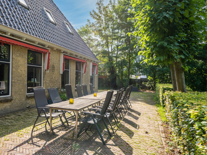 Vakantiehuis in Uitwellingerga (Friesland) voor 12 personen met 6 slaapkamers.