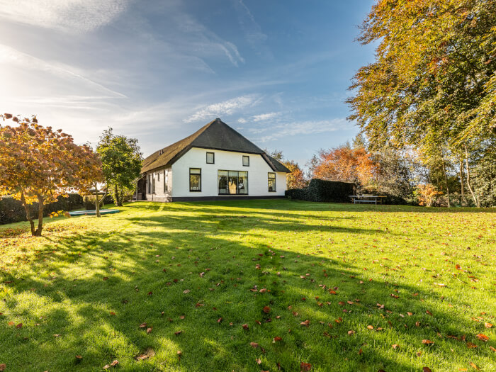 Vakantiehuis in Nijeveen (Drenthe) voor 30 personen met 9 slaapkamers.