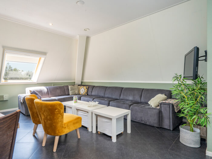 Vakantiehuis in Lollum (Friesland) voor 16 personen met 6 slaapkamers.