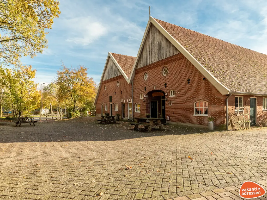 Vakantiehuis in Ootmarsum (Overijssel) voor 16 personen met 7 slaapkamers.