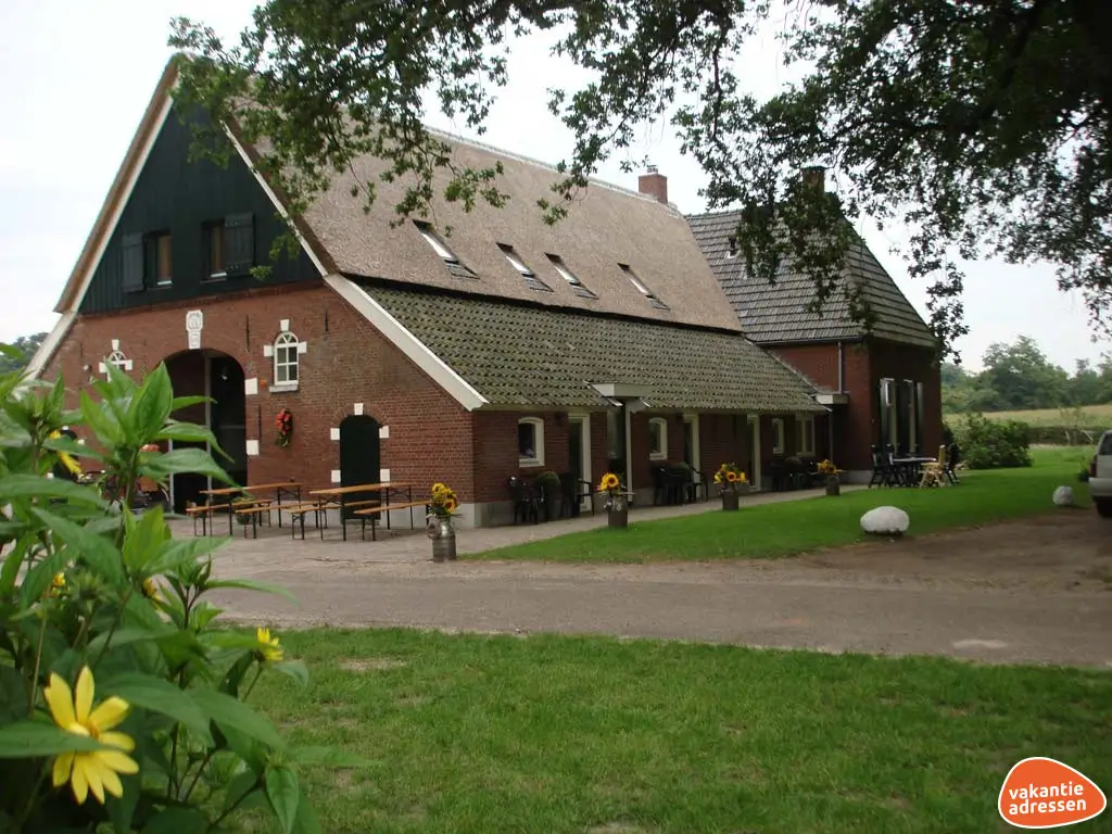 Vakantiehuis in Markelo (Overijssel) voor 24 personen met 11 slaapkamers.